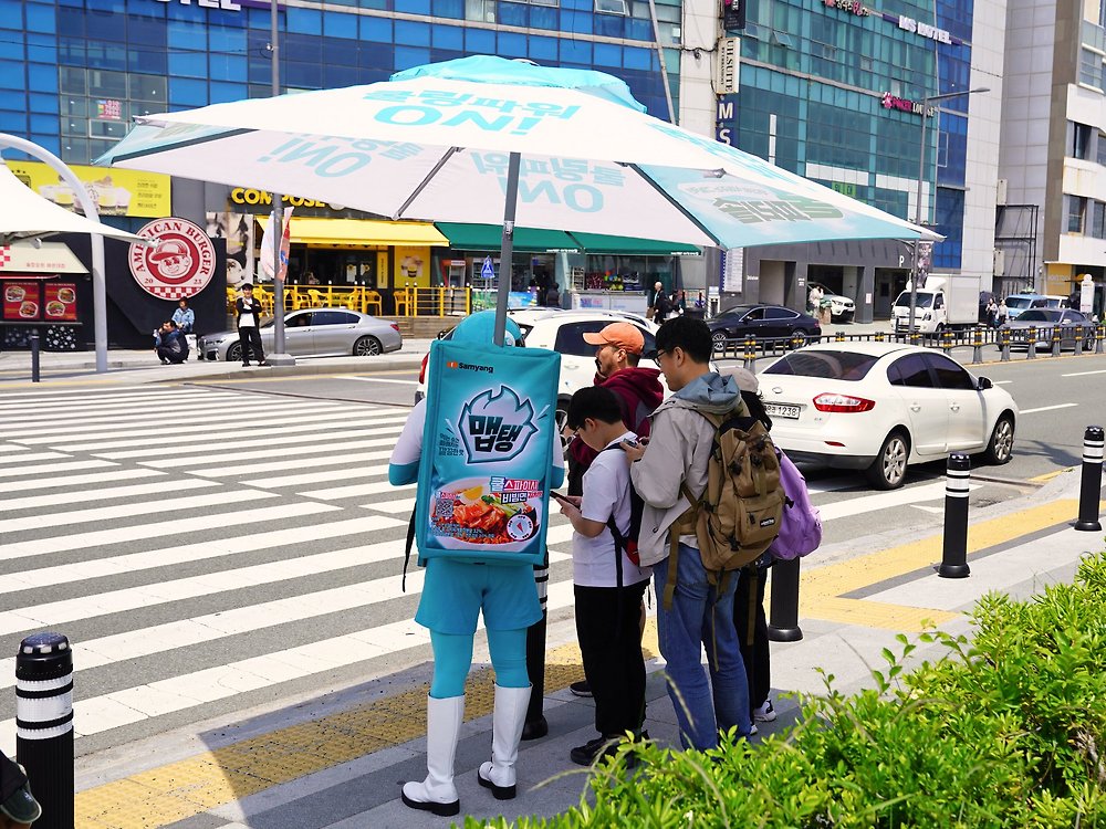 맵탱 비빔면 파라솔맨