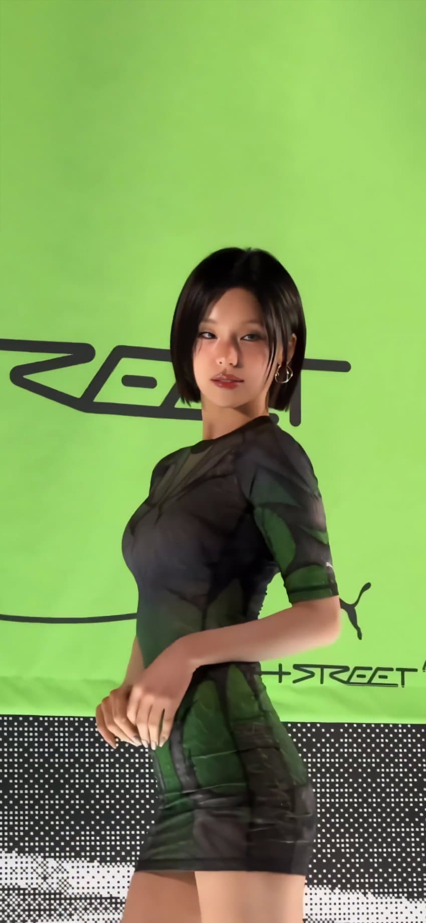 ITZY 예지 골반에 촥 달라붙는 밀착 원피스 화난 엉덩이핏