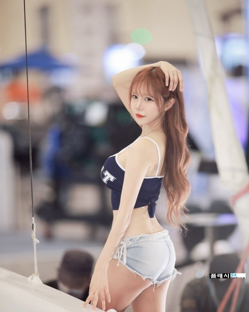 외모와 다른 몸매의 보트걸 모델 민채