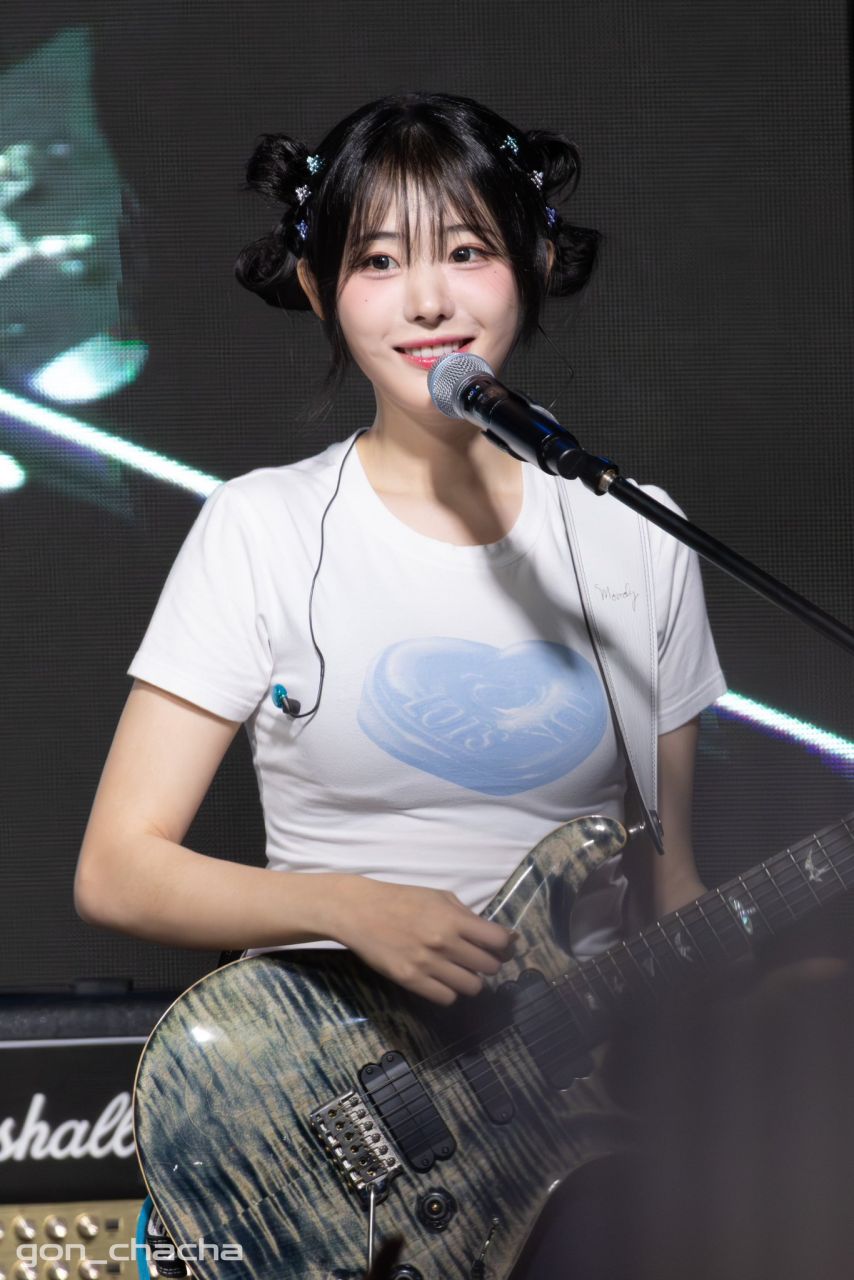QWER 히나