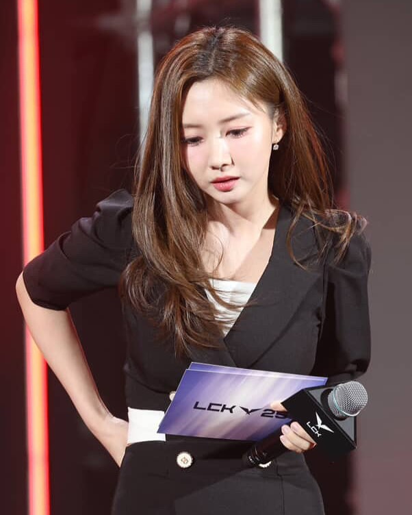 윤수빈 아나운서