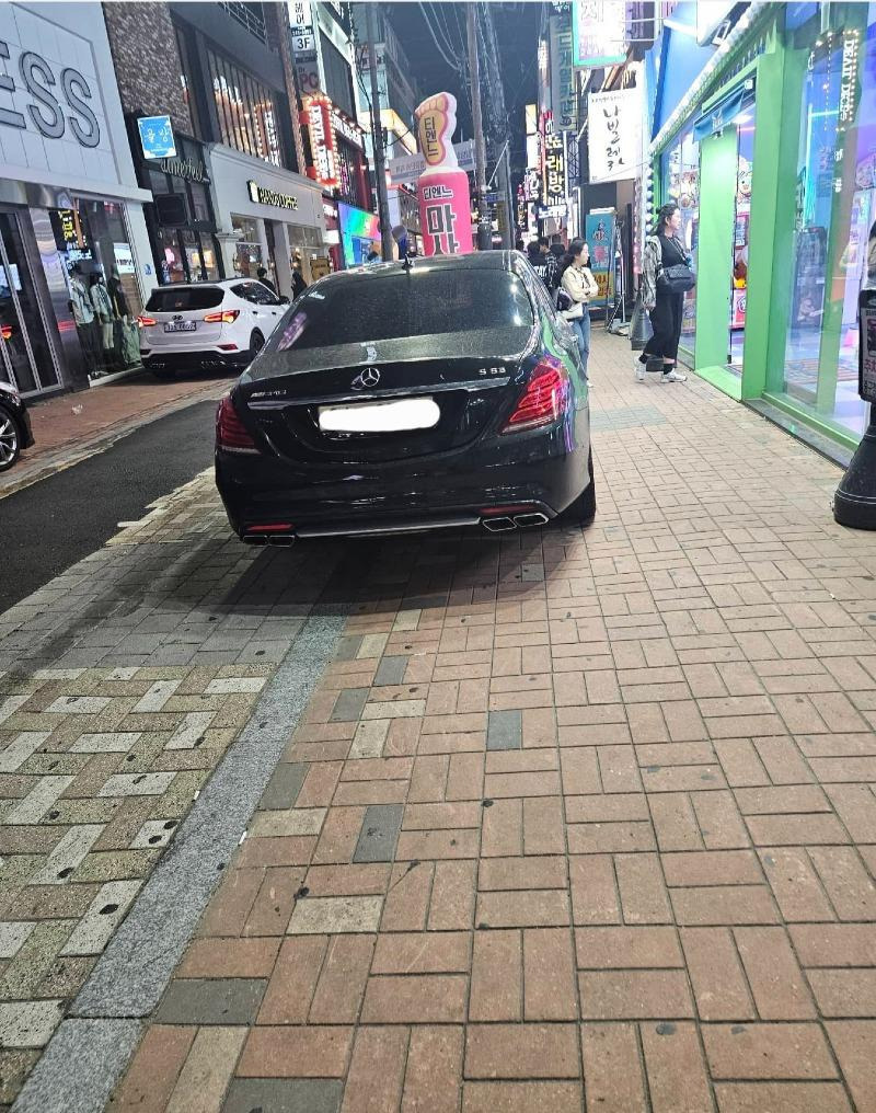 대구 동성로 인도 주차 95대 신고