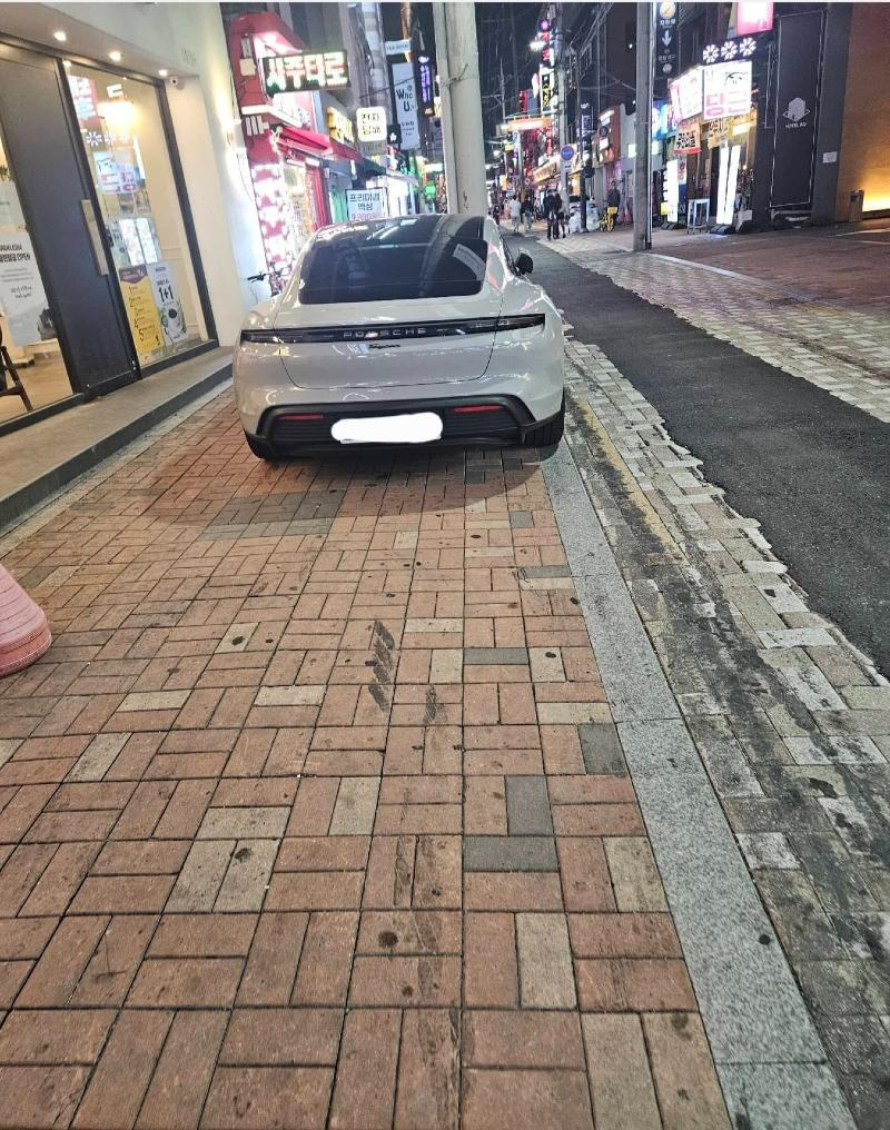 대구 동성로 인도 주차 95대 신고