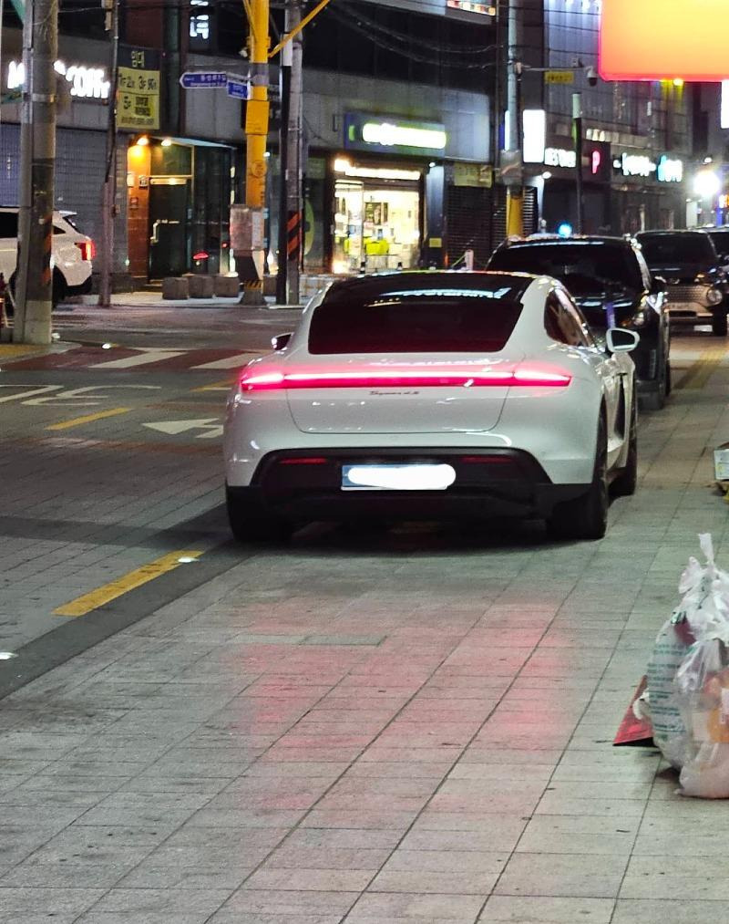 대구 동성로 인도 주차 95대 신고