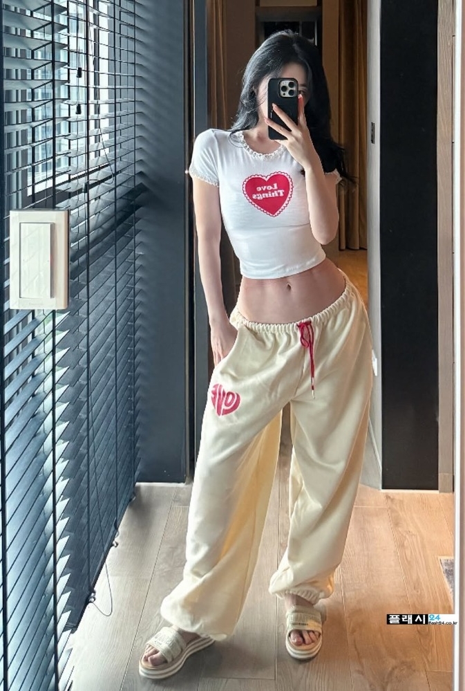 오늘 신입입니다. 잘 부탁 드립니다. DJ, 모델, 인플루언서 김채온 ㅈㄴ 예쁨