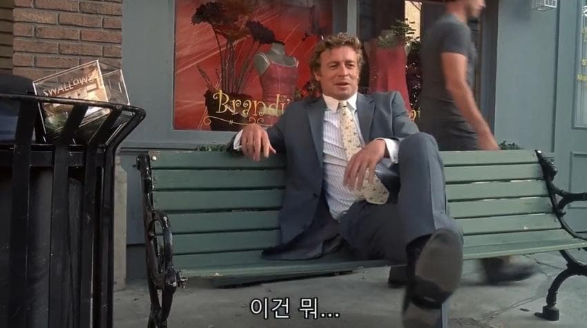 앞으로 섹스하게 될 여자 리스트를 갖게 된 주인공