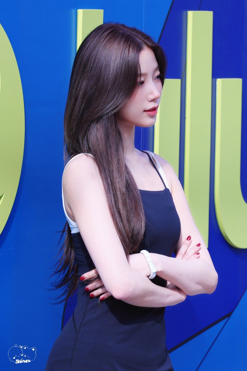 250605 르세라핌 카즈하 Lululemon 포토콜