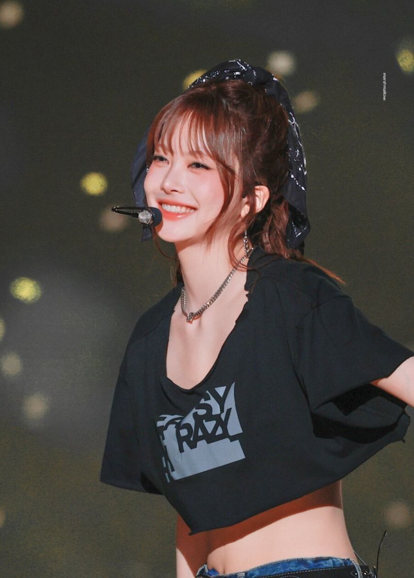 섹시한 매력 발산하는 르세라핌 콘서트 홍은채