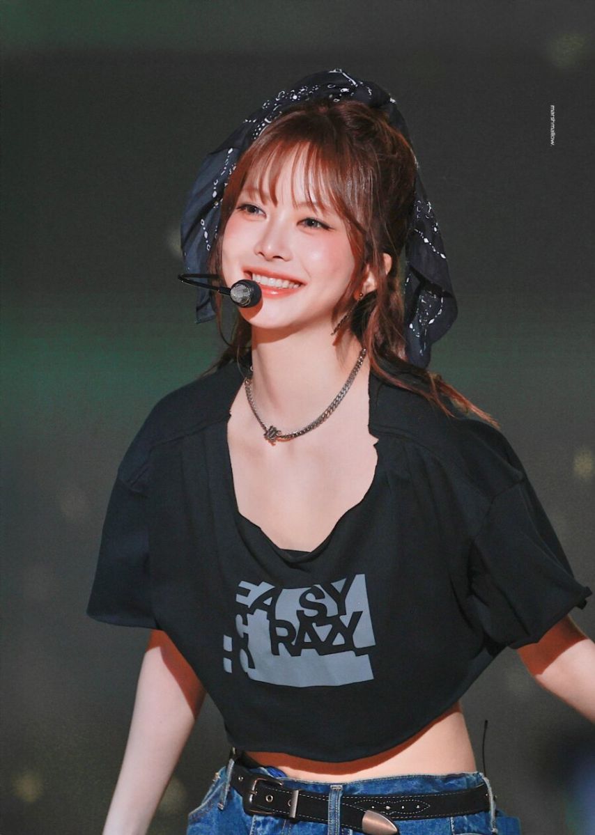 섹시한 매력 발산하는 르세라핌 콘서트 홍은채