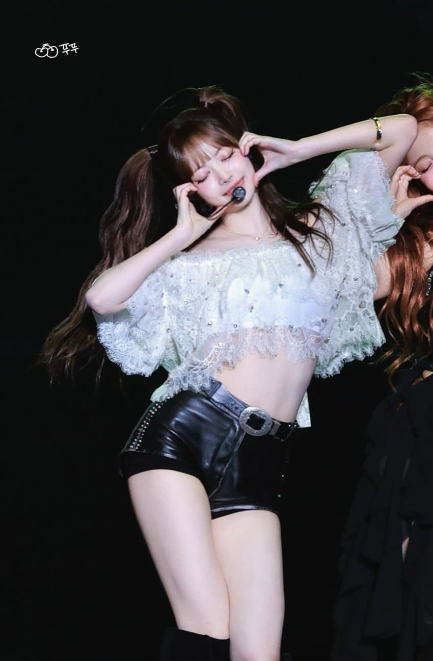섹시한 매력 발산하는 르세라핌 콘서트 홍은채