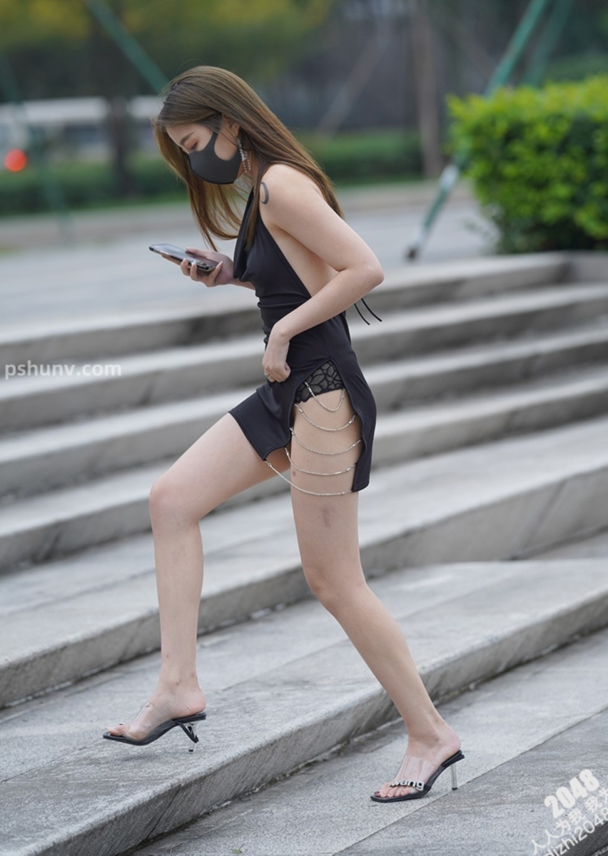 평범한 진핫팬츠, 치파오가 에로틱한 몸매