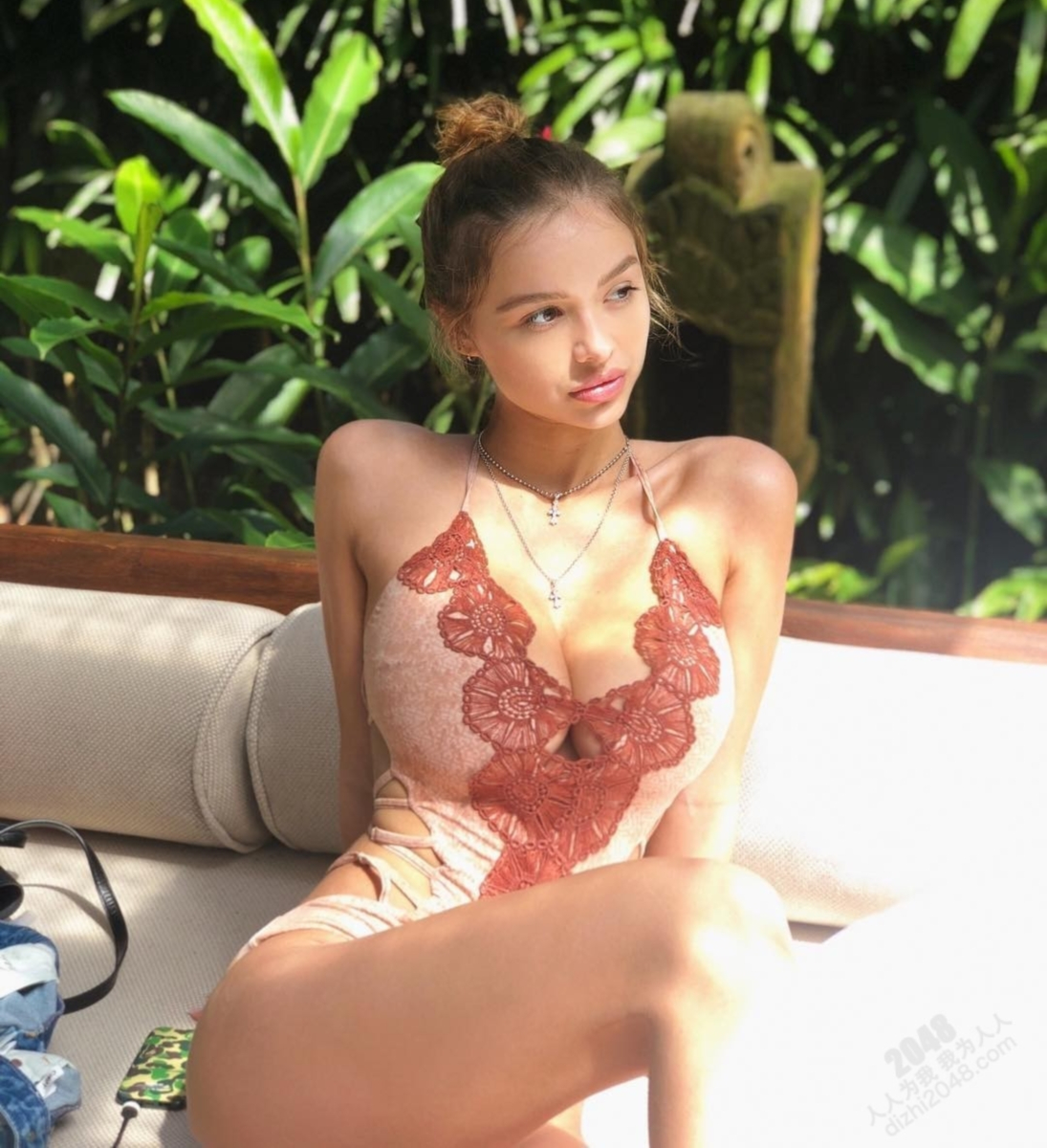 Sophie Mudd, 베이비 페이스와 왕가슴으로 10대 때부터 탑모델