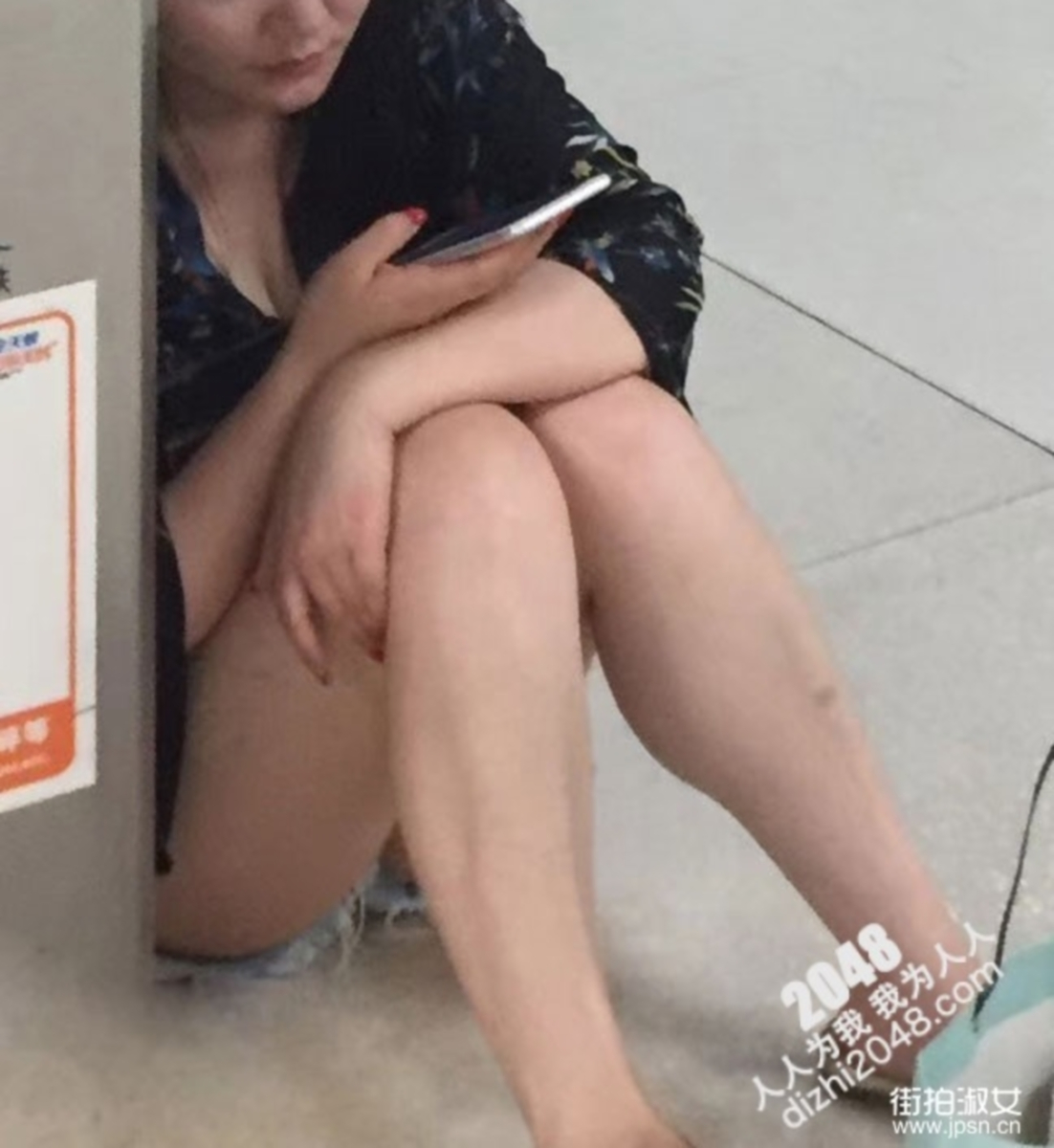 미끈한 다리 은꼴사