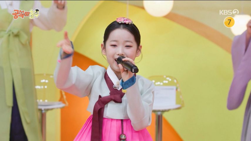 예능 오프닝 무대 하는 이수연 표정