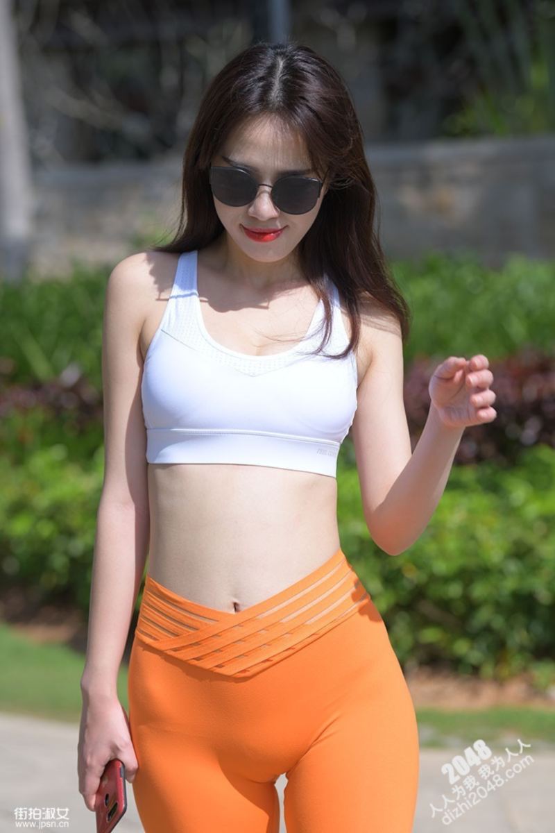 레깅스가 오랜지 칼라니까 더 은꼴사 독기 자국 더 좋고