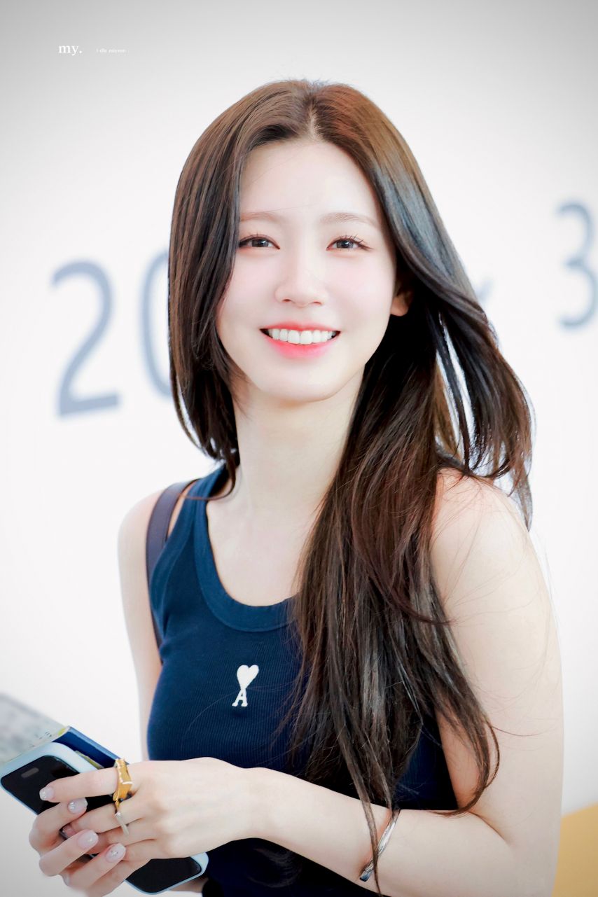오늘자 출국하는 미연 (아이들)