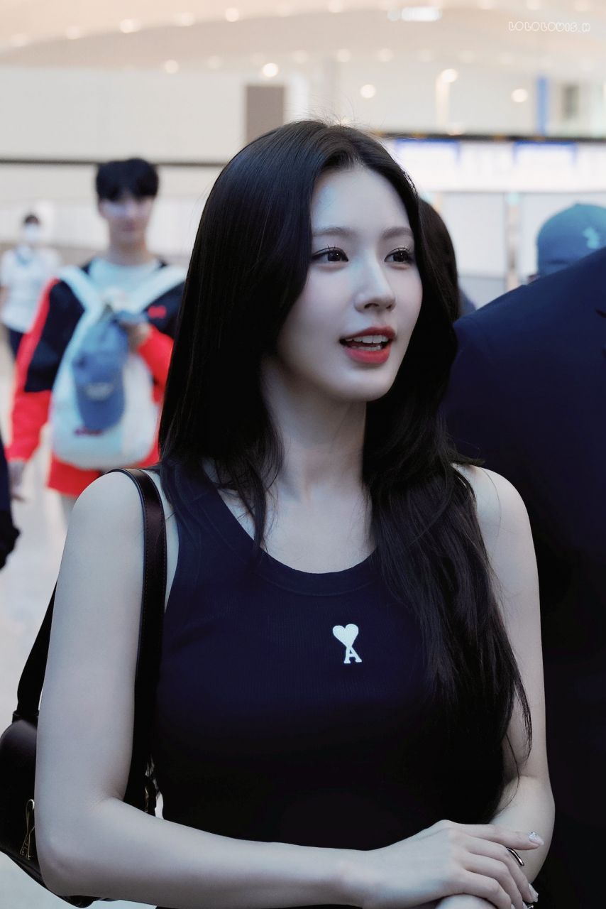 오늘자 출국하는 미연 (아이들)