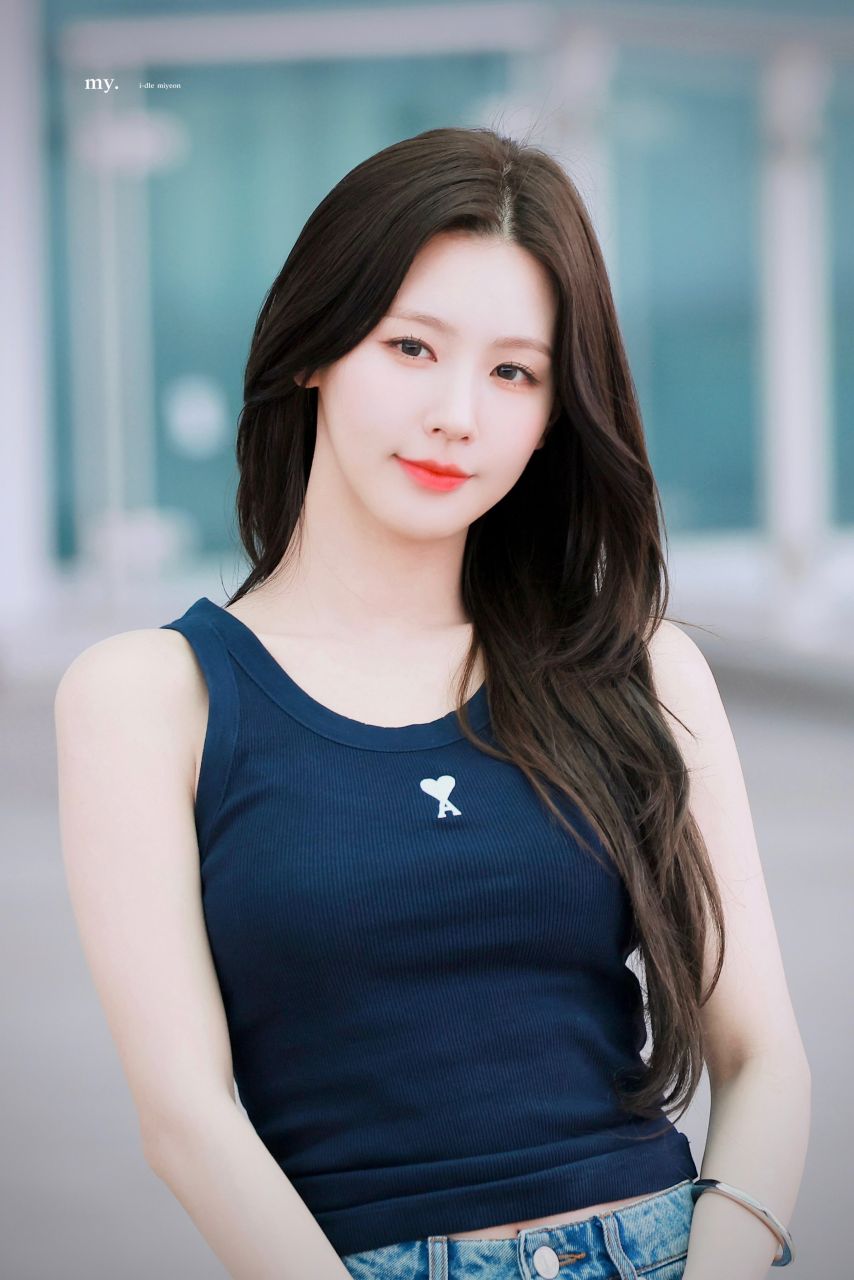 오늘자 출국하는 미연 (아이들)