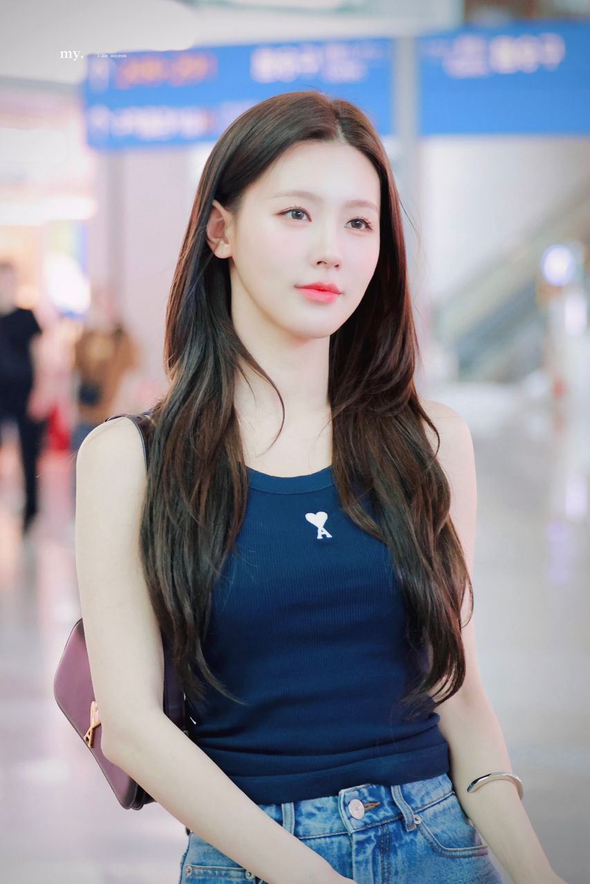 오늘자 출국하는 미연 (아이들)