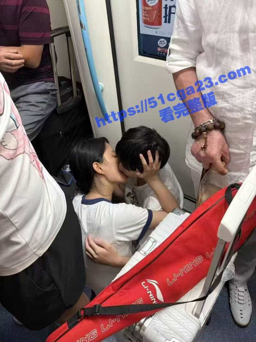 지하철에서 자기들끼리는 뜨거운 사랑, 과연 성진국 TEENS