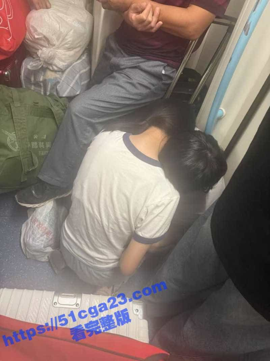 지하철에서 자기들끼리는 뜨거운 사랑, 과연 성진국 TEENS