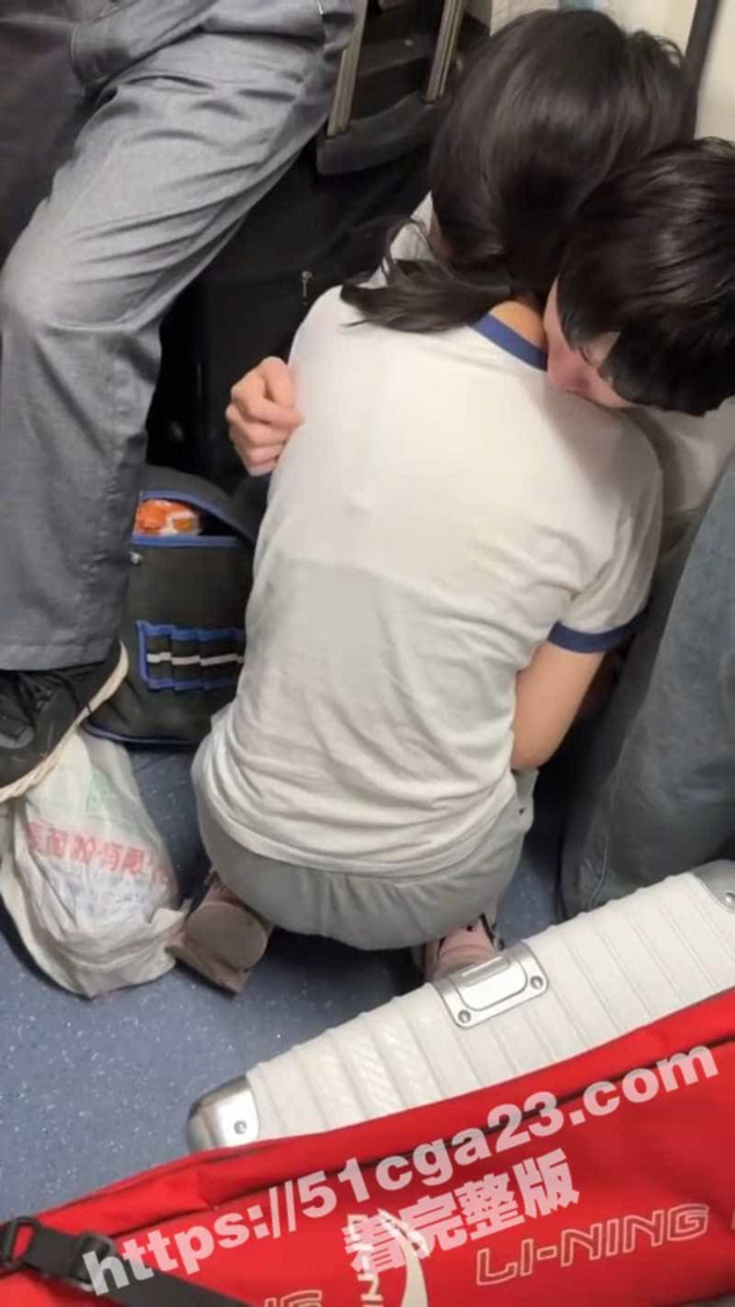 지하철에서 자기들끼리는 뜨거운 사랑, 과연 성진국 TEENS