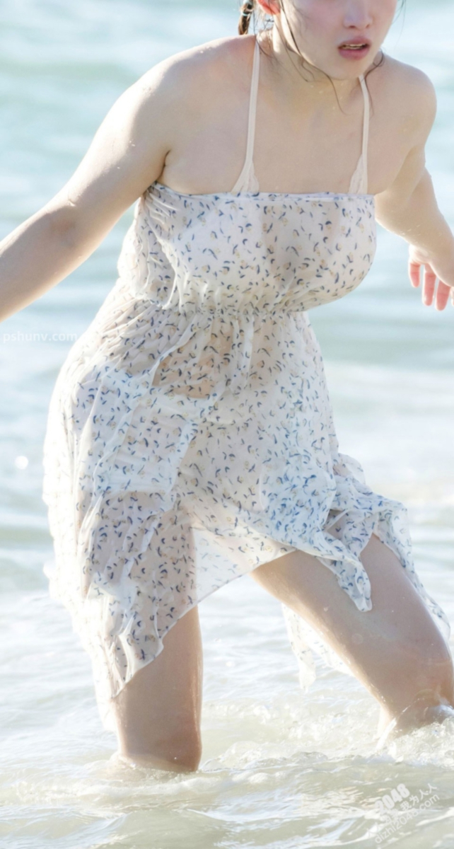 묵직한 중력이 느껴지는 비키니 폼