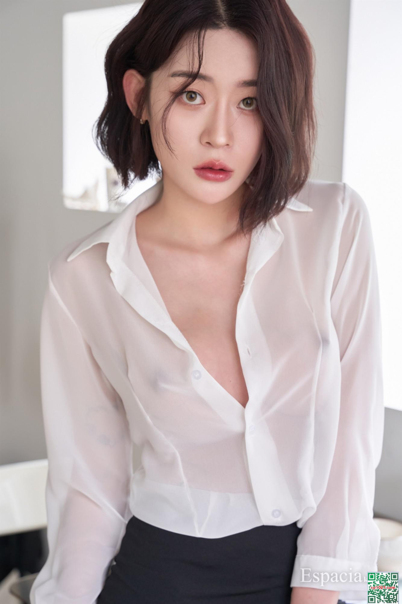 모델 라희, OL 컨셉 속 보이는 시쓰루 은꼴사