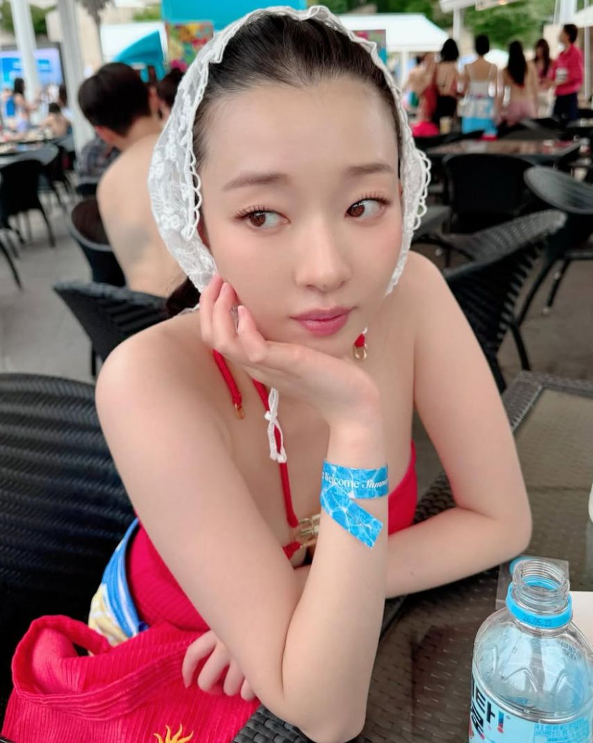 배우 김선아 모노키니 수영복