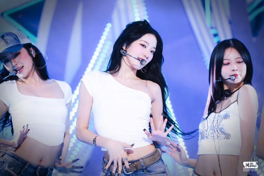 청바지핏 좋은 상큼한 미모 르세라핌 카즈하