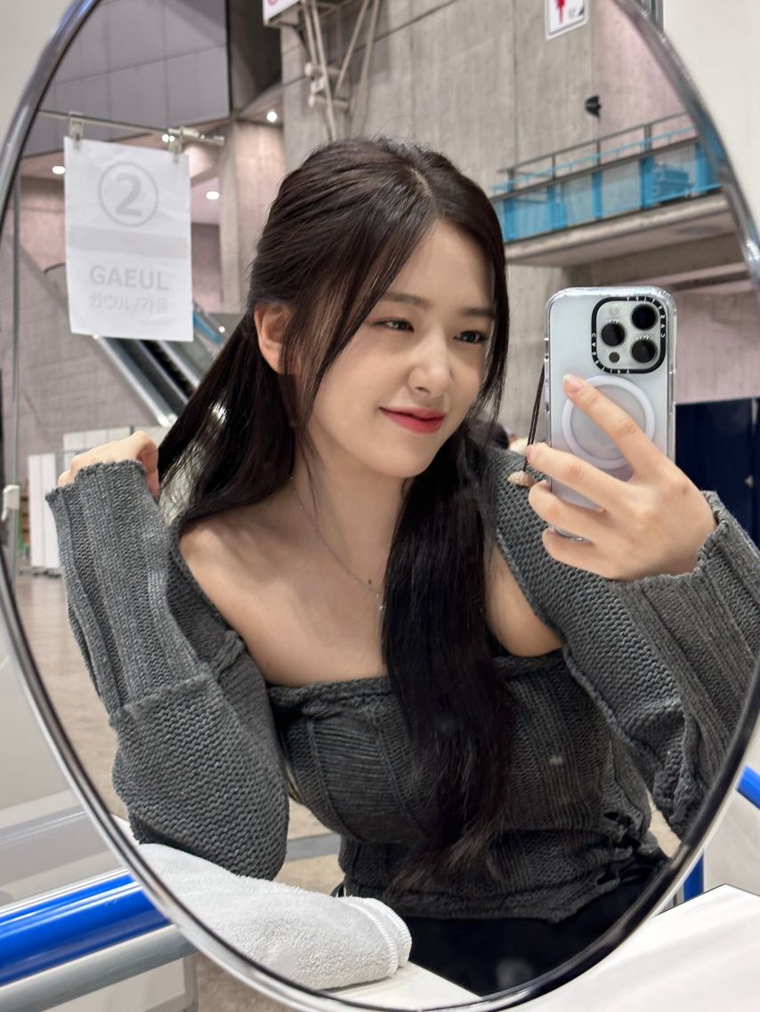 셀카찍는 아이브 안유진