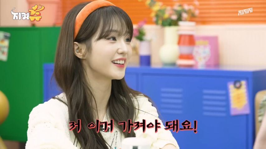 스탭과의 팔씨름 이긴 우아 나나 표정