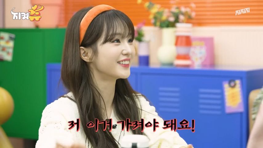 스탭과의 팔씨름 이긴 우아 나나 표정