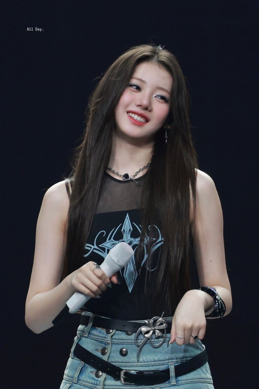 베이비몬스터 로라