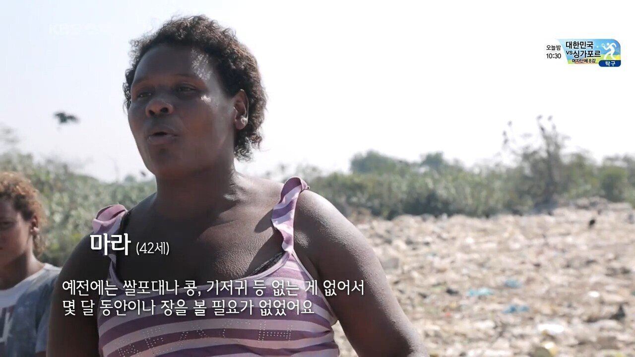 쓰레기 매립지에서 먹을것 구하는 브라질 빈민들