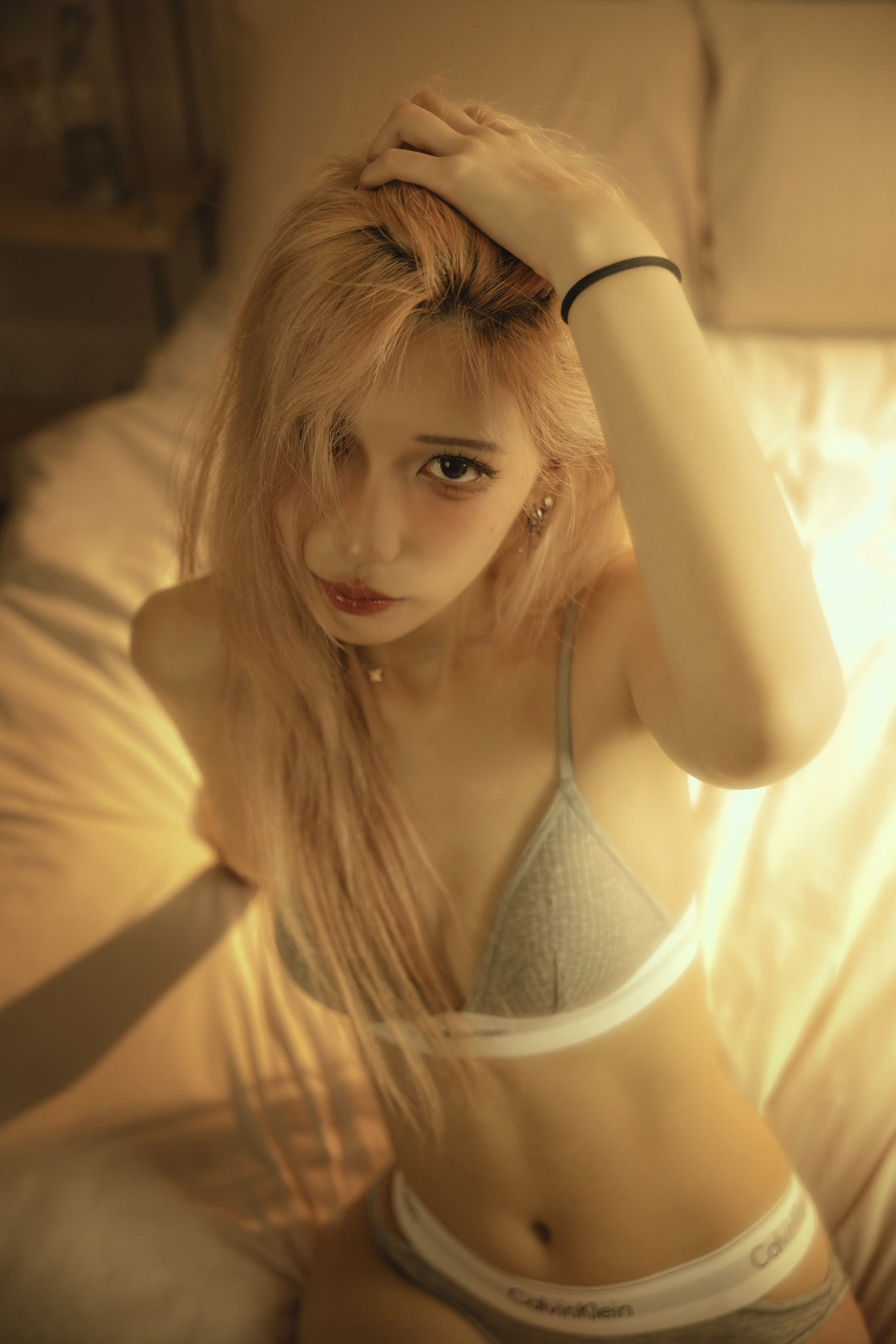 CK 회색 속옷 스시녀