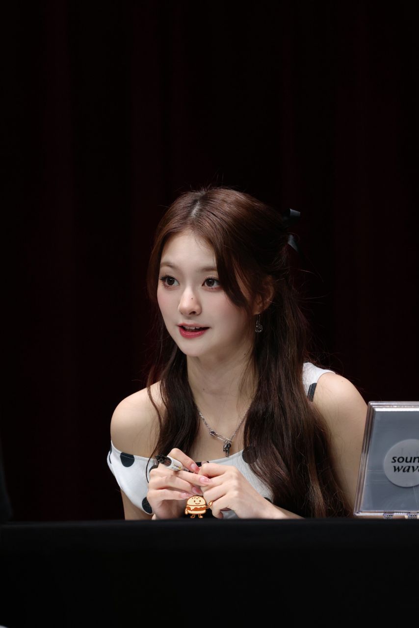 프로미스나인 이나경