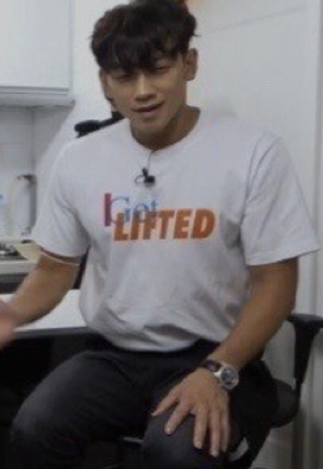제가 예전에 살빠졌을때 당신을 닮았었습니다.