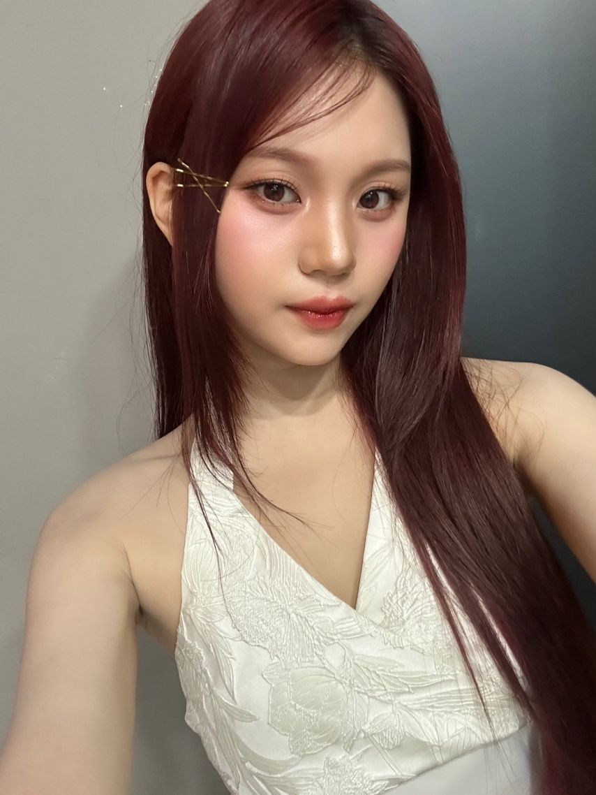 VIVIZ 엄지
