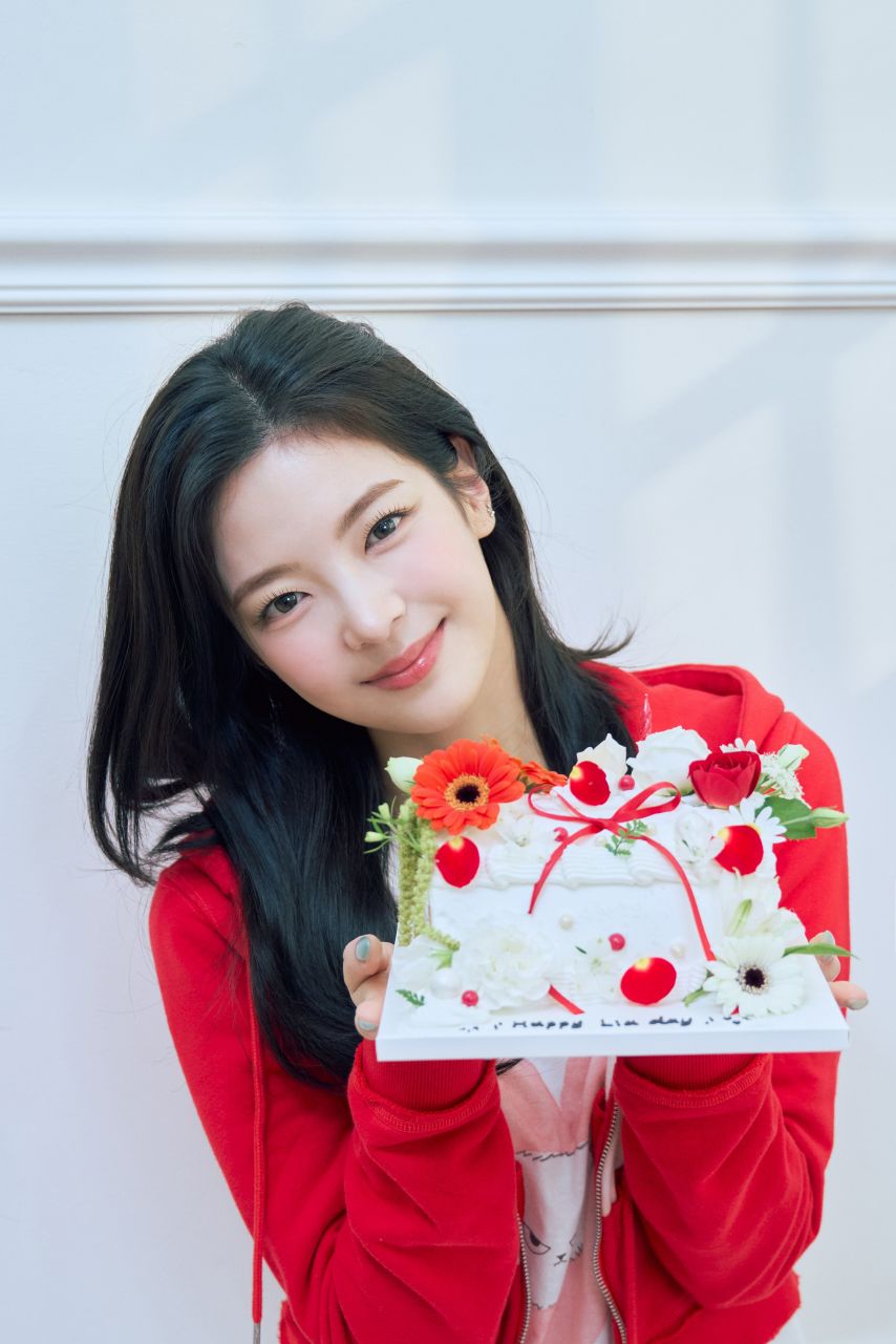 ITZY 리아 생일