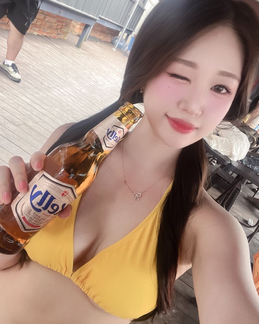 맥심 모델 지니 빠지에서 비키니 입는 테토녀