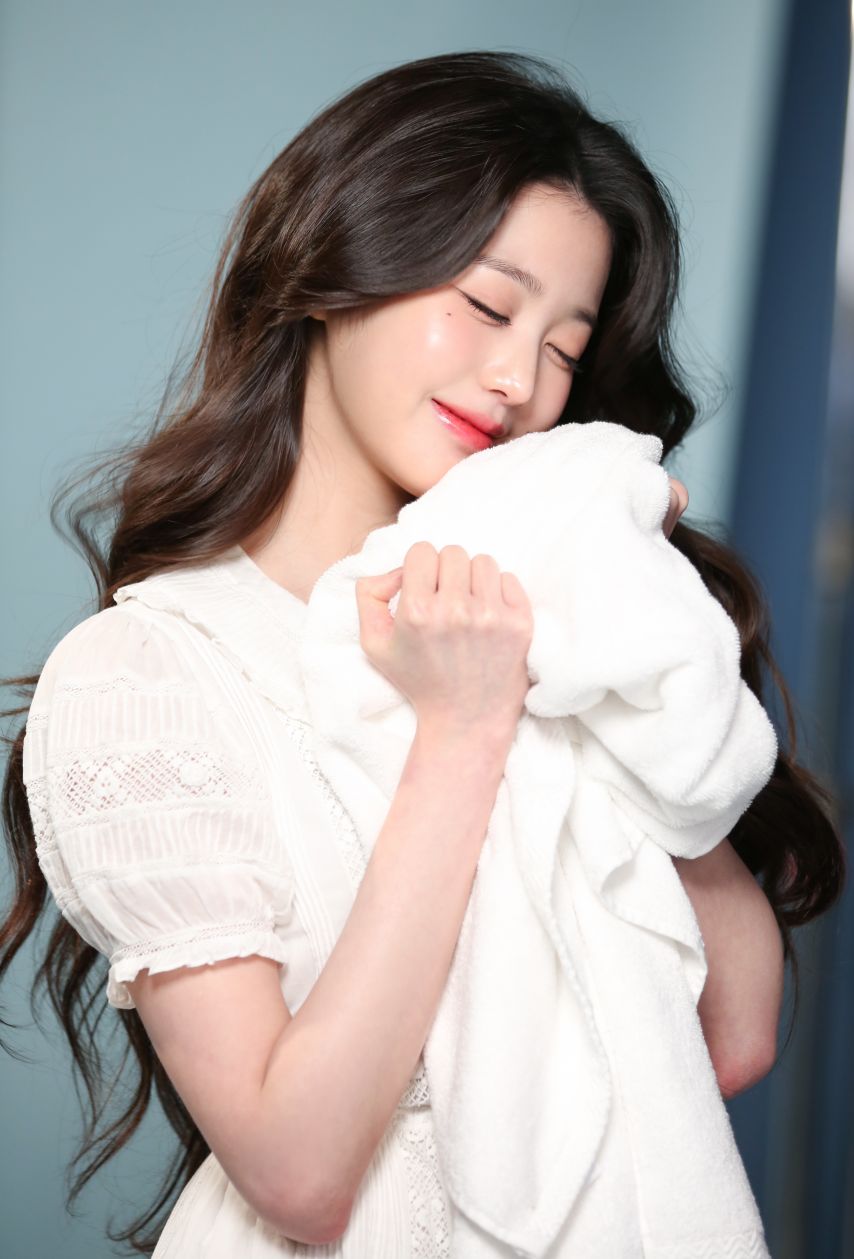 아이브 장원영 X ‘다우니’ 광고 촬영 현장 비하인드