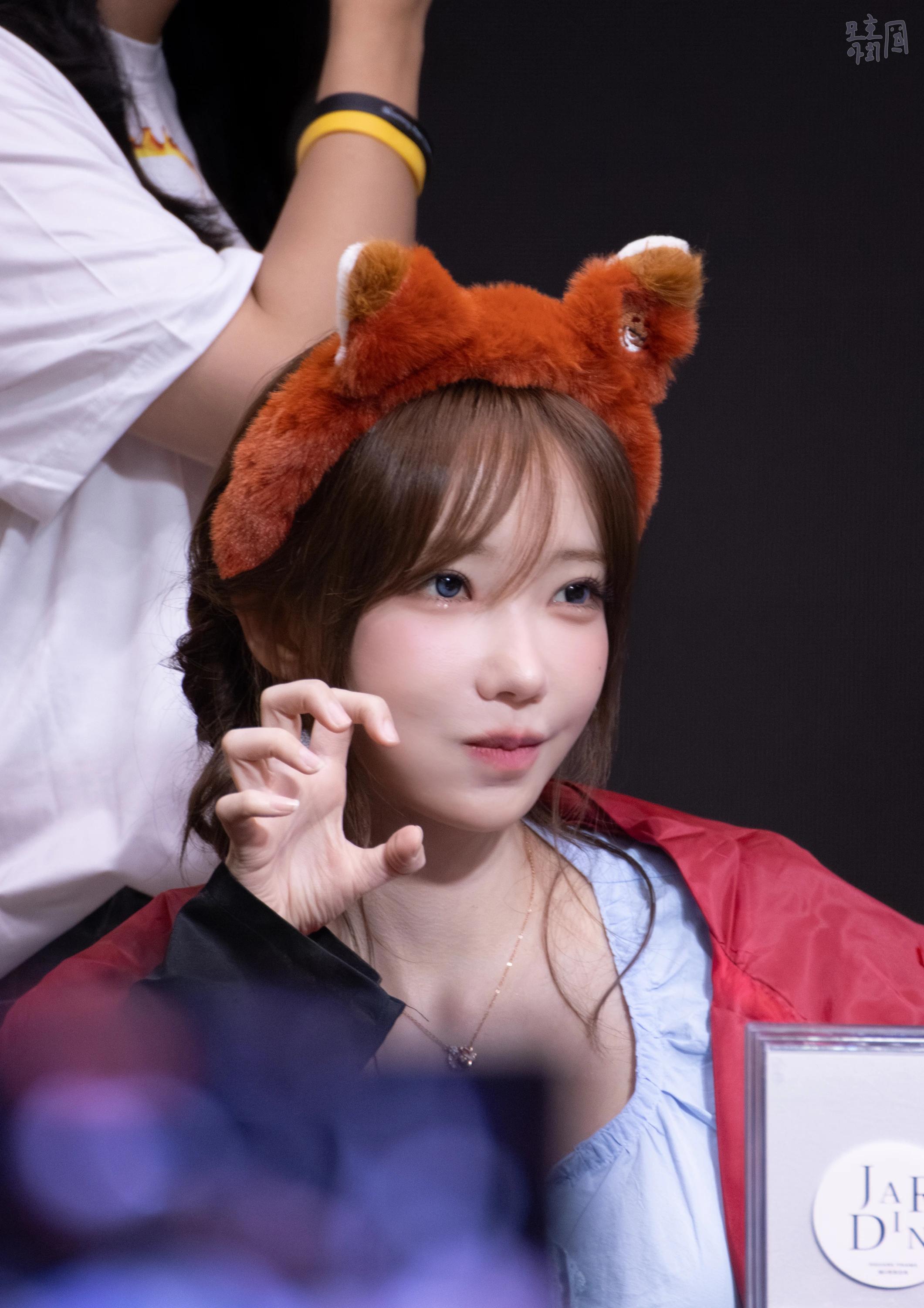 QWER 머리 박는게 습관인 아희