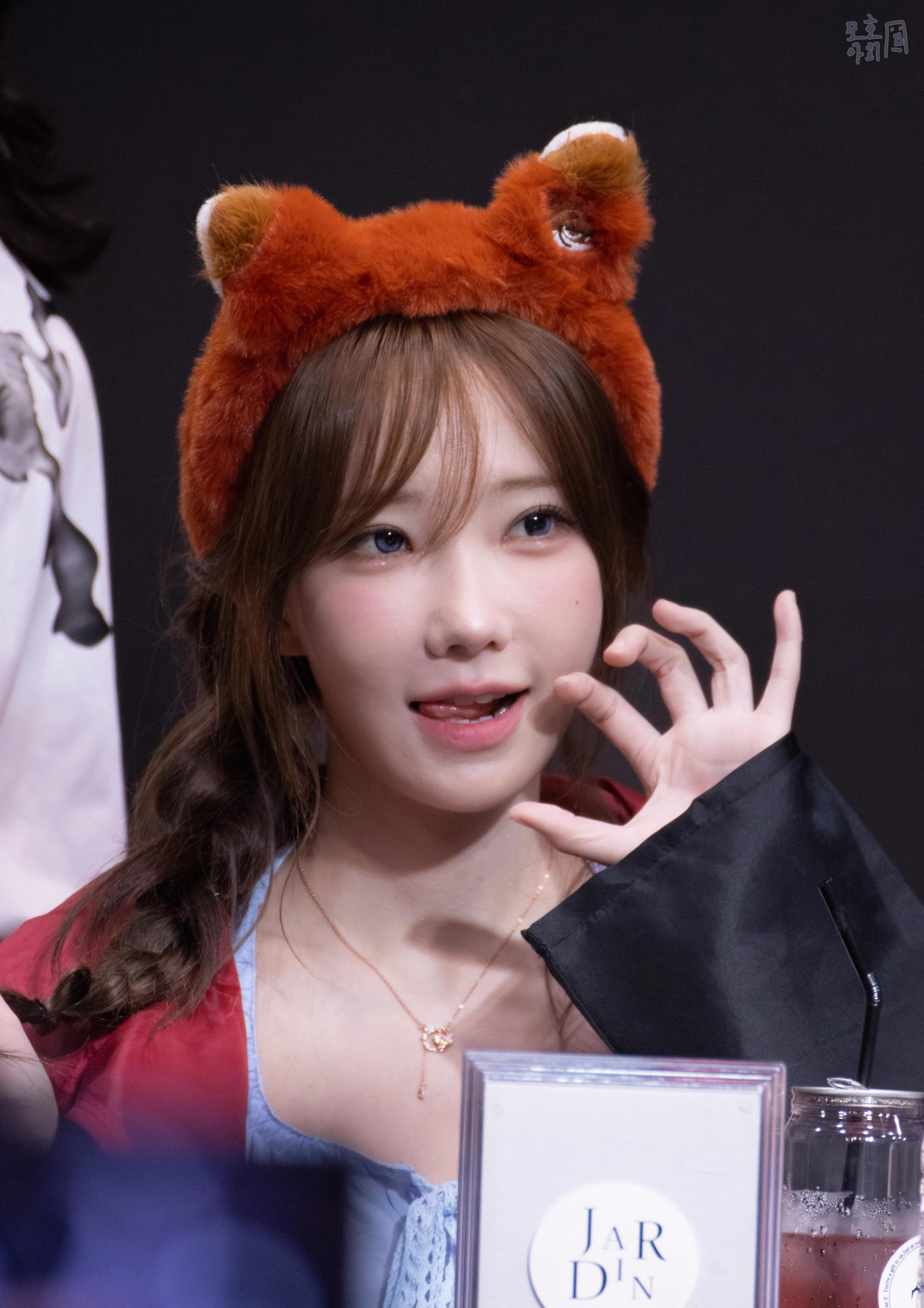 QWER 머리 박는게 습관인 아희