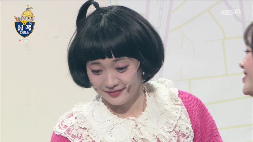 츄 등장에 외면하는 나현영과 인사하는 츄 표정