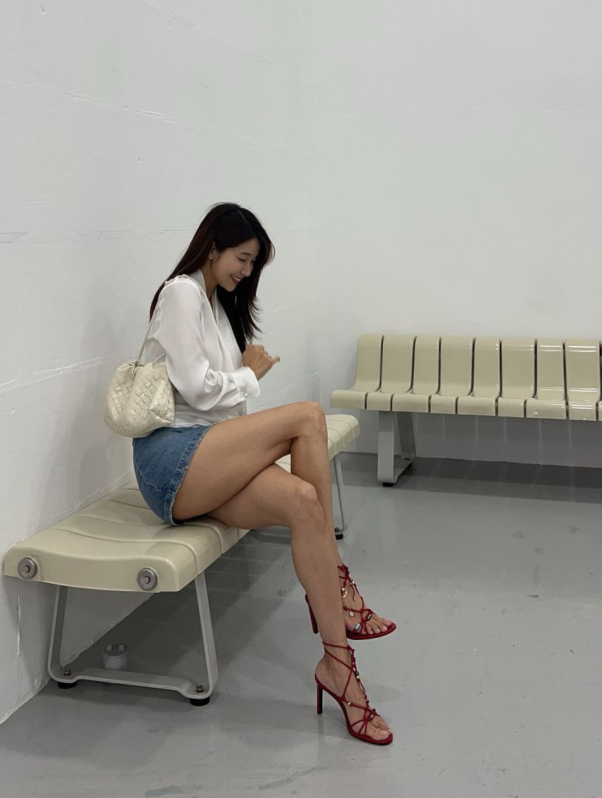 늘씬 각선미 뽐내는 오또맘