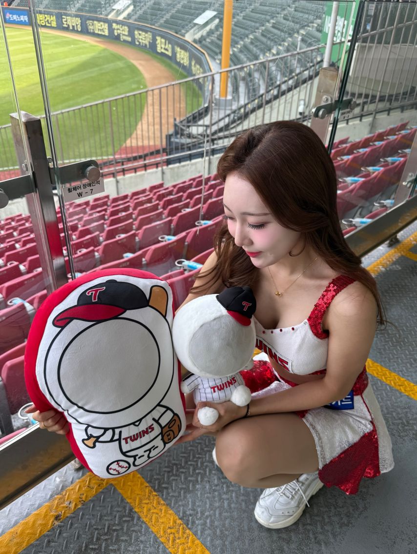원민주 진수화 홀맨