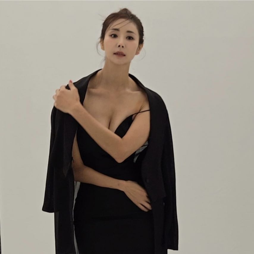 배우 한다감(구 한은정) 드레스 가슴골