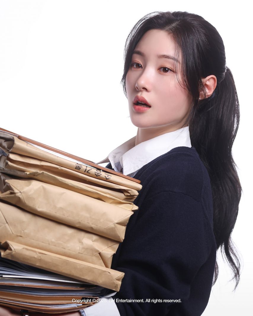정채연 에스콰이어 비하인드