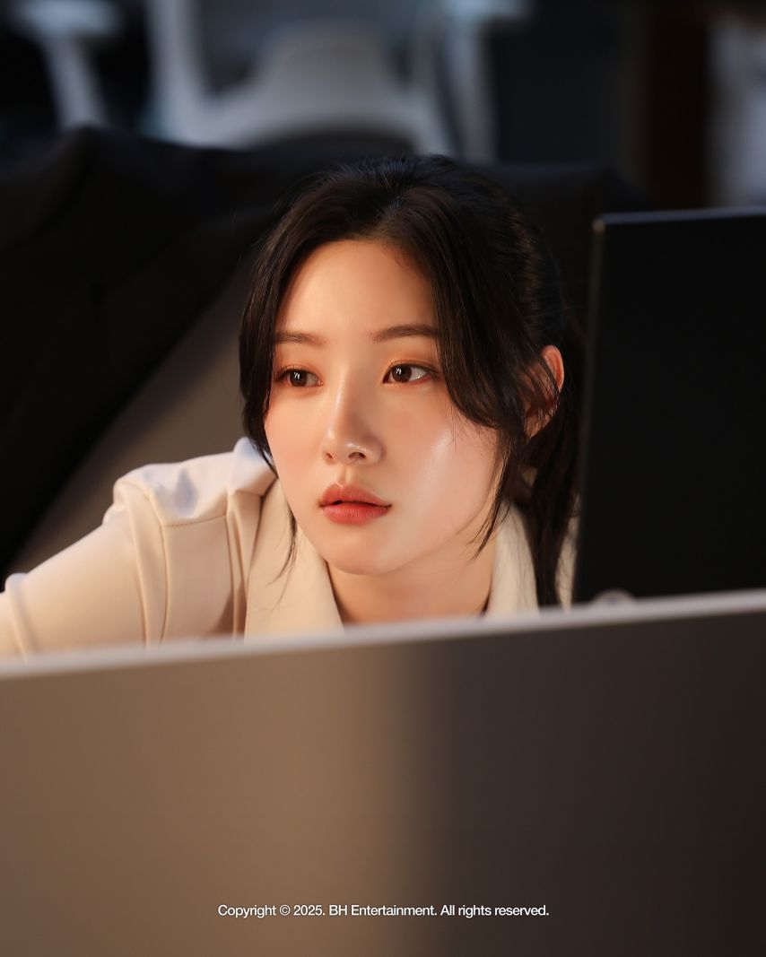정채연 에스콰이어 비하인드